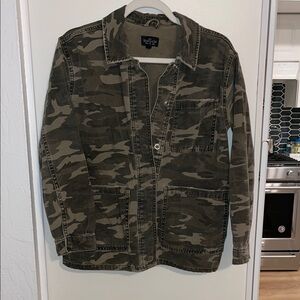 Topshop Camouflage Jacket with Three Front Pockets lightly Distressed | 6 Petite